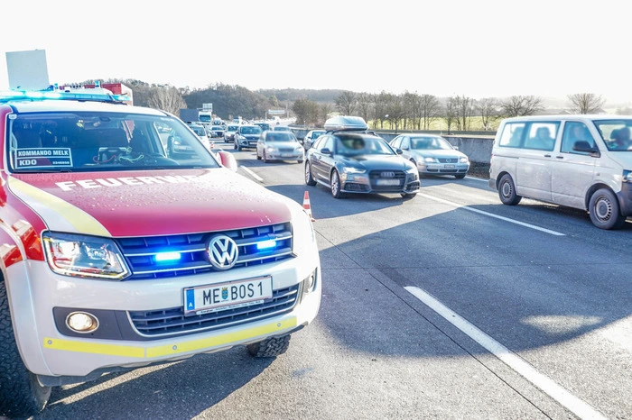 Der Lenker wurde im Fahrzeug eingeschlossen.