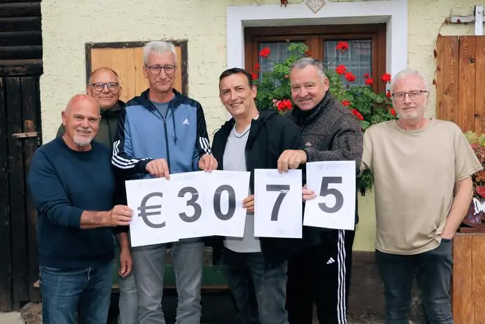 Seit über 30 Jahren stellt die Nachbarschaftshilfe Krankenbehelfe wie Elektrobetten, Rollstühle, Duschsessel, Toilettenstühle u.v.m. schnell und unbürokratisch kostenlos zur Verfügung. 