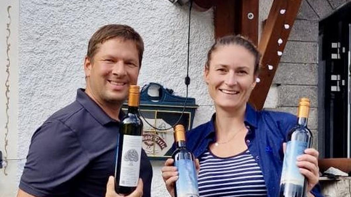 Winzer Harald Lieleg und Gesäusewein-Projektleiterin Ariane Auch