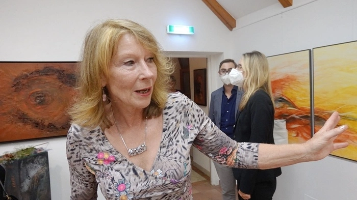 Unter dem Titel "Art of Fire" zeigt Melitta Winkler nicht nur in spezieller Technik geflämmte Bilder, sondern auch in  verschiedenen Techniken kreativ gestaltete Kunstwerke aus verschiedenen Schaffensperioden.