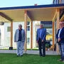 Fritz Pichler, Werner Nussmüller, Wolfram Sacherer und Rainer Rosegger im Innenhof des neuen Hauses 