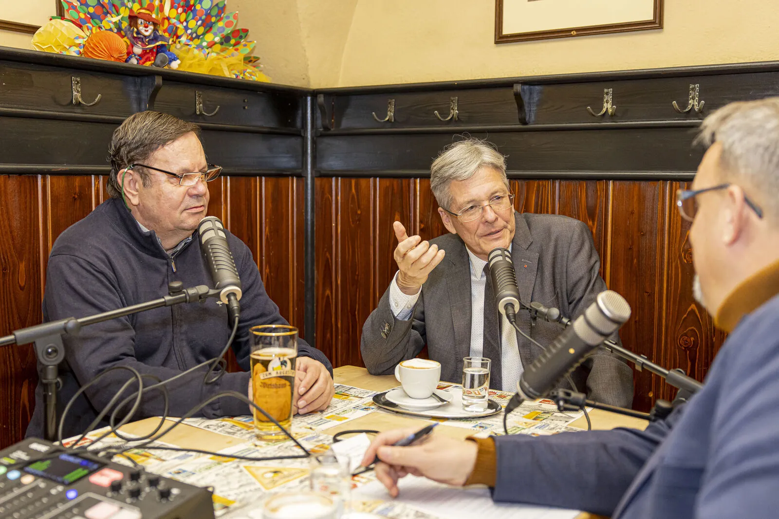Joe Wutte, Peter Kaiser und Thomas Plauder im Bierhaus zum Augustin