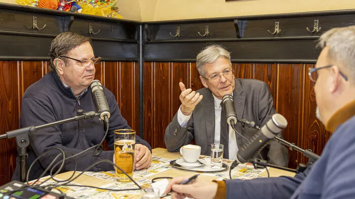 Joe Wutte, Peter Kaiser und Thomas Plauder im Bierhaus zum Augustin