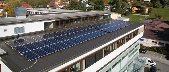 Eine PV-Anlage auf einem Dach.