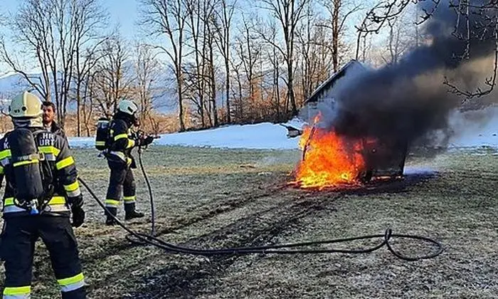 Das Auto brannte völlig aus 
