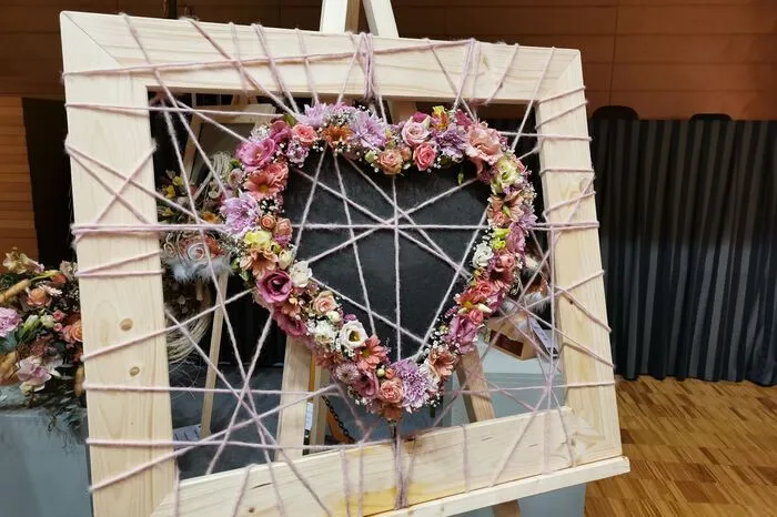 Blumendekoration für eine Hochzeit.