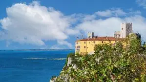 Das Schloss Duino in der Provinz Triest thront über der Adria