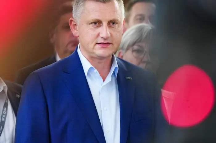 „Na das ist eine situationselastische Spracheleganz...“ - PRO-GE-Chef Reinhold Binder erklärt seinen Sager: „Mit die Einmalzahlungen können‘s scheißen gehen“.