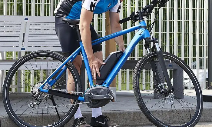 Bevor Sie Ihr E-Bike in den "Winterschlaf" schicken, empfiehlt es sich, den Akku zu entfernen, um diesen gesondert aufzubewahren