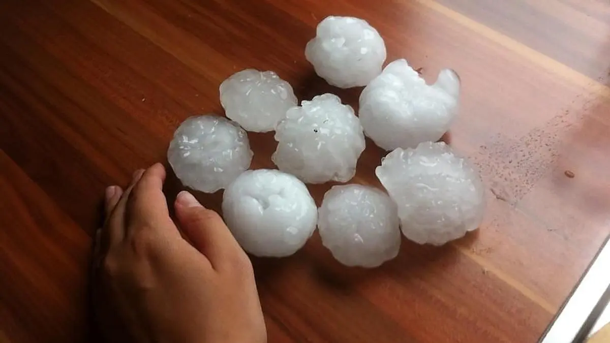 Tennisballgroße Hagelkörner fielen Mittwoch in der Gemeinde Magdalensberg vom Himmel