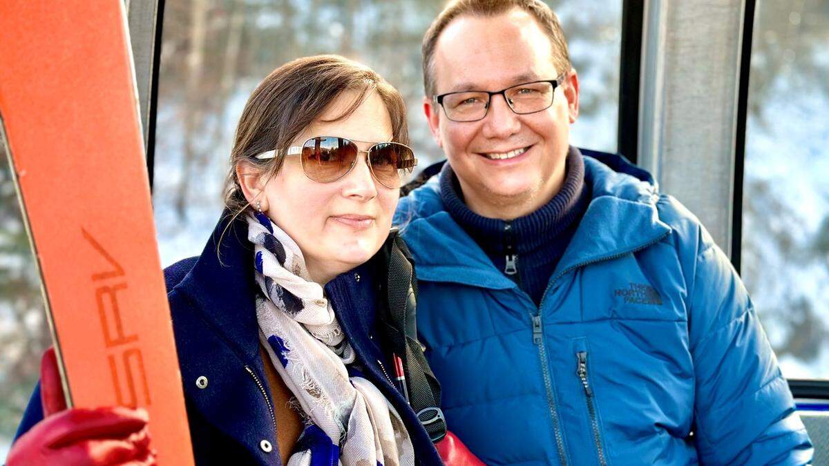 Sylvi und Karl Rupilius beim Skifahren auf dem Nassfeld. Der Heimat des Ururgroßvaters sind sie sehr verbunden