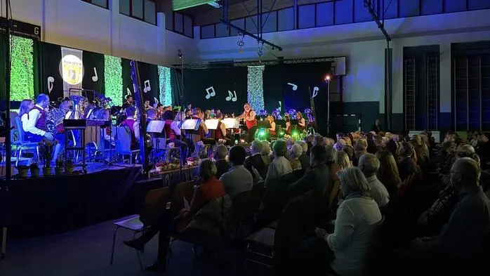 Hunderte Besucher genossen die Darbietungen des Musikvereines Ilz in der Sporthalle, welcher ihr alljährliches Frühlingskonzert unter Obmann Thomas Prenner und Kapellmeister Toni Mauerhofer auf einem hohen musikalischen Niveau ansiedelte. 