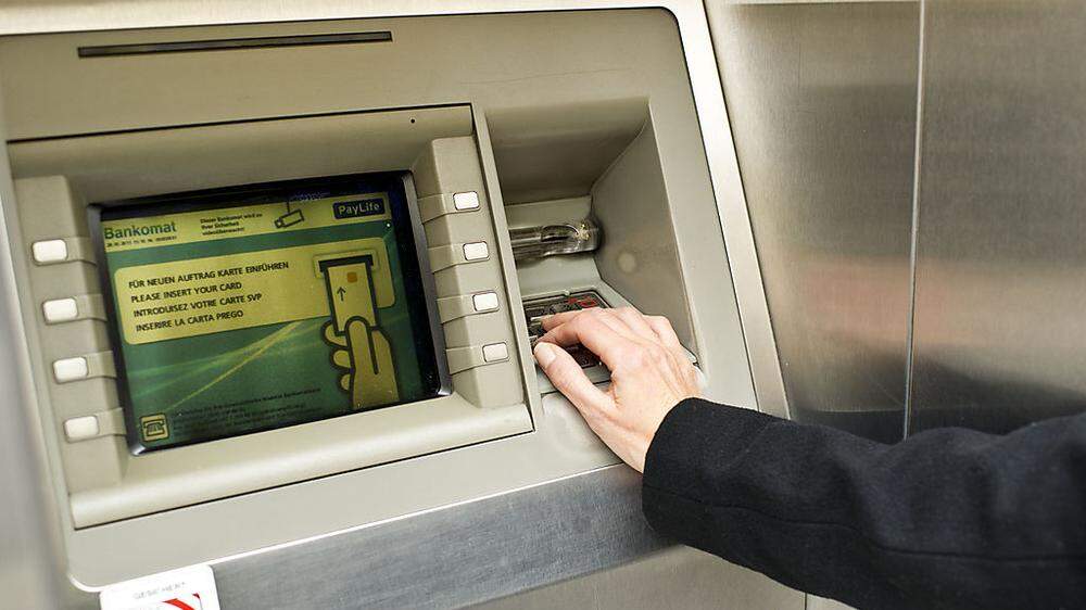 Dieb benutzte gestohlene Bankomatkarte fünf Mal ind sieben Minuten (Symbolfoto)