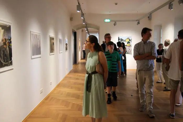 Viele Kunstinteressierte kamen ins Gerberhaus nach Fehring, ...