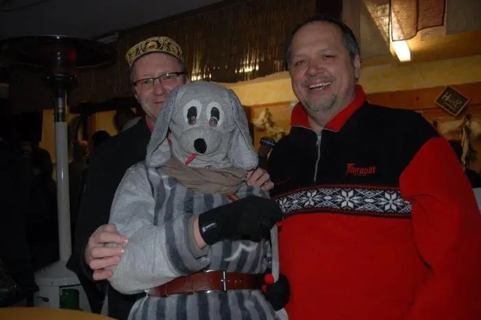 Organisiert hatte die Party Gerhard Maier von "Hartis Kabarettcafé", dort wurde im Hof gefeiert.