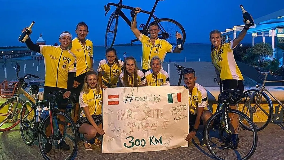 Im Sommer 2020 absolvierten Christoph Nicht (Mitte) und Patrick Rainer (links) noch 300 Kilometer, jetzt kommen 85 dazu