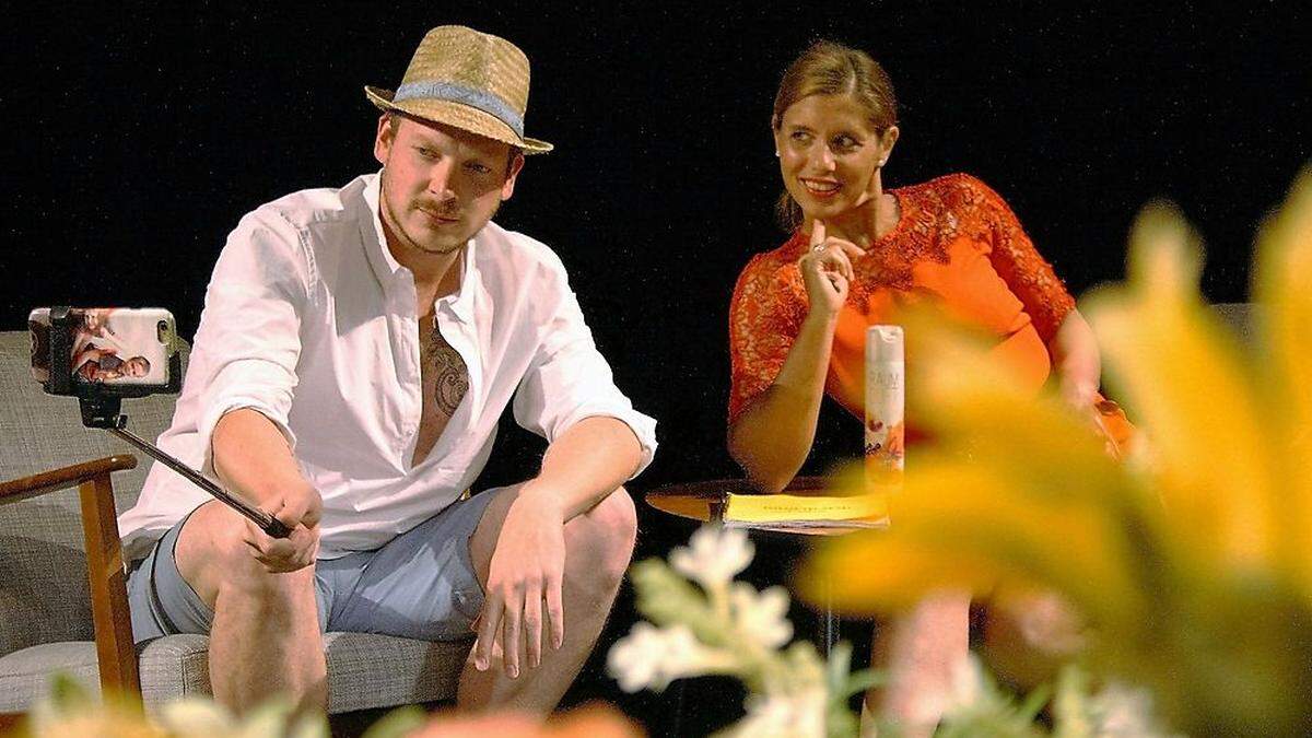 „Kinder der Sonne“ eröffnet Theatertage mit Liebesleid, Wahnsinn und daraus resultierenden Unruhezuständen