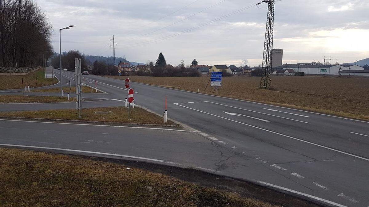     Die Abfahrt von der Feldbacher Umfahrung nach dem Ostportal des Lärmschutztunnels Gniebing ist ein Unfallhäufungspunkt