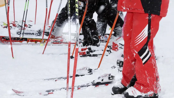 Zwei Skifahrer krachten zusammen (Symbolfoto)