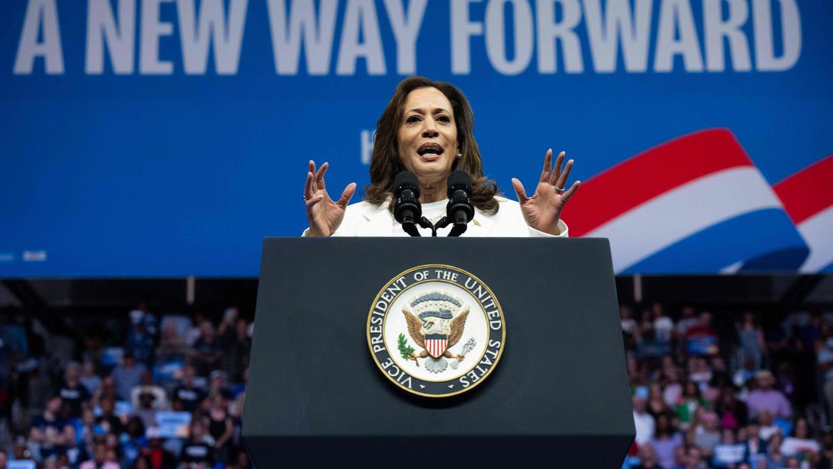 Kamala Harris bei einem Auftritt im neu-entstandenen Swing State Georgia | Kamala Harris muss in den Swing States punkten 