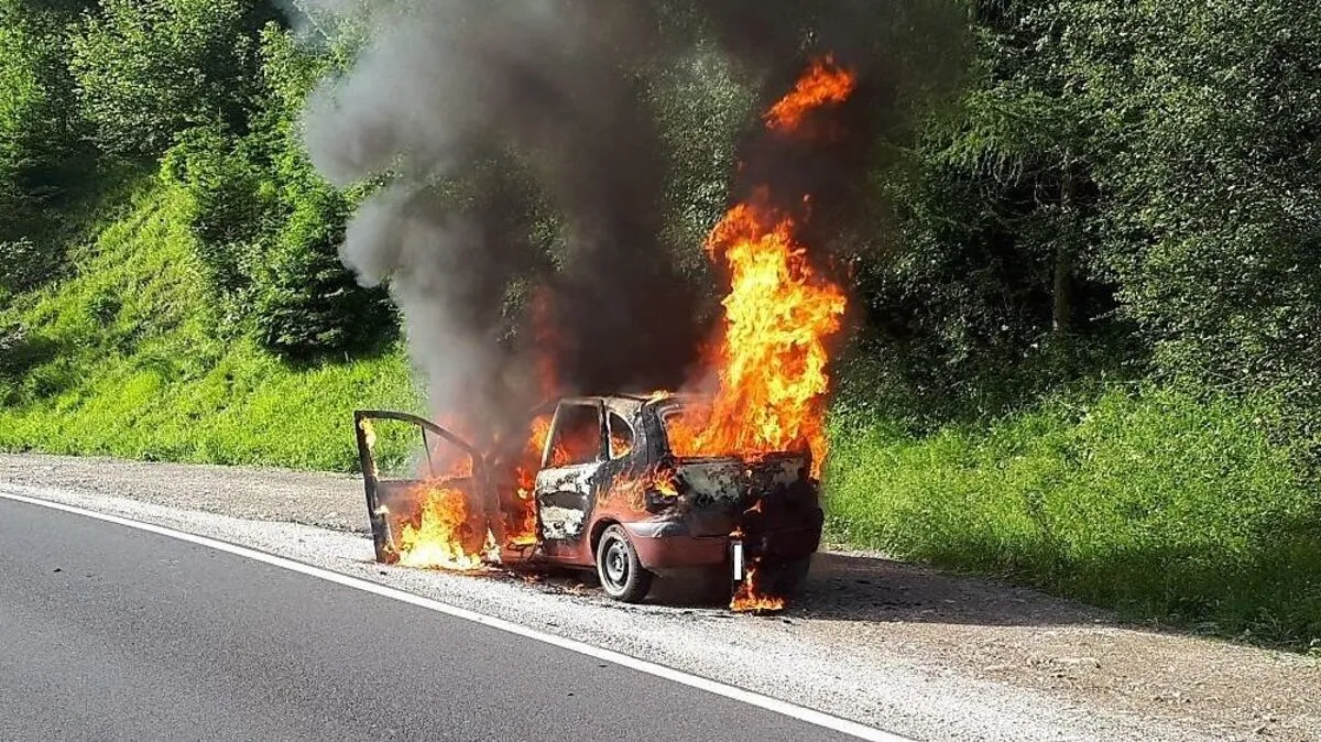 Das Auto stand schnell in Vollbrand