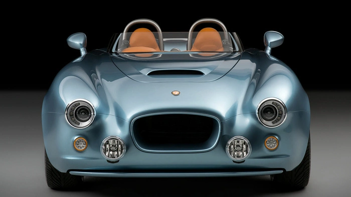 2011 in die Insolvenz gerutscht, bringen die Briten zum ersten Mal seit 2004 und pünktlich zum 70. Geburtstag der Marke ein neues Modell auf den Markt. Den Bristol Bullet.