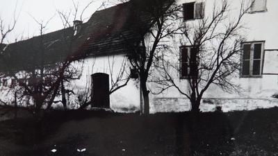 Der Tatort: das Bauernhaus neben der Bundesstraße
