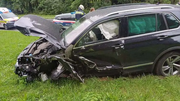 Vier Personen wurden beim Unfall auf der B 317 verletzt