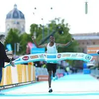 Zieleinlauf von Chala Regasa (ETH)