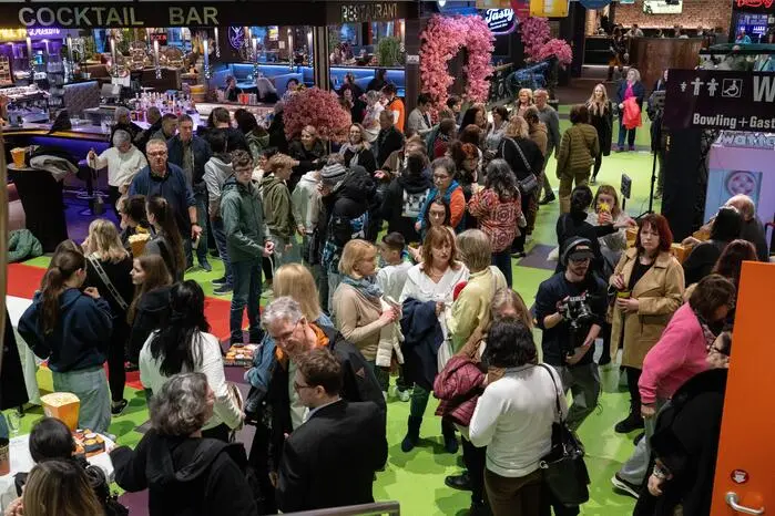 Die Vorstellung in drei Kinosälen war komplett ausverkauft. Rund 460 Besucherinnen und Besucher waren gekommen.