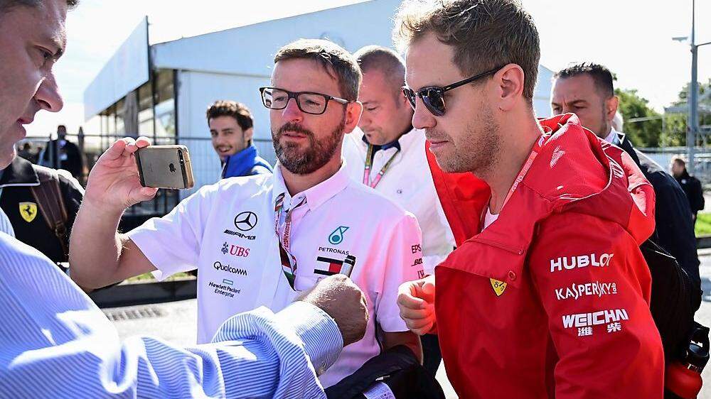 Sebastian Vettel (rechts) durchlebt schwere Zeiten bei Ferrari