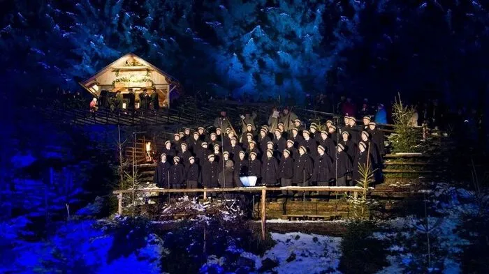 Das Adventsingen findet unter freiem Himmel in Apfelberg statt