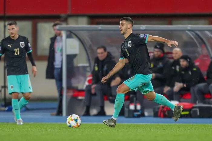 Aleksandar Dragovic: 5 Lieferte neuerlich eine Klasse-Abwehrleistung ab, bereinigte jede halbwegs gefährlich anmutende Situation mit Geschick und Übersicht. War der Garant für den österreichischen Stabilitätspakt.  