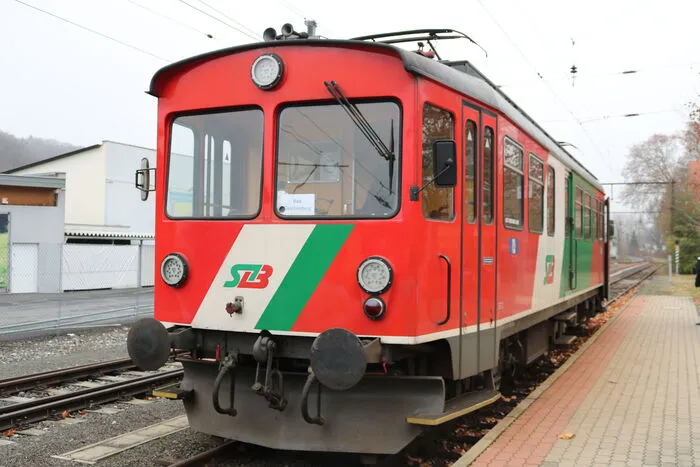 Heiß diskutiert wurde heuer die Gleichenberger Bahn – weil mit Jahresende, also morgen, der Personenverkehr eingestellt wird. Kürzlich wurde der weitere „Fahrplan“ fixiert: Bis Ende Oktober 2021 wird die touristische Nutzung der Bahn getestet. Los geht es am 23. Jänner.