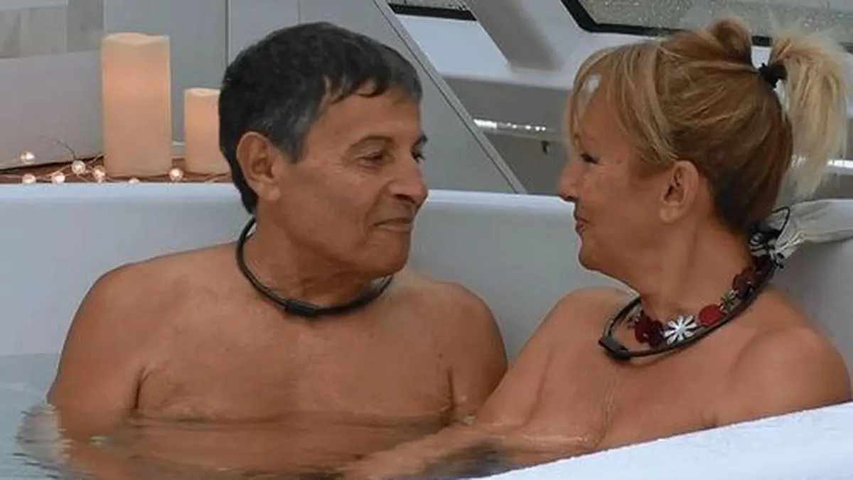 Vertraut im Jacuzzi: Jero und Adriana