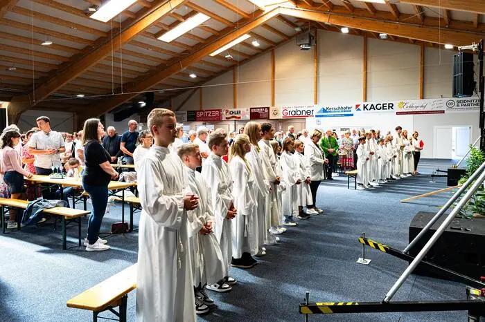 „Dieses Ehrenamtsfest findet erstmals statt, die Idee dazu kam vom Führungsteam unter Lukas Zingl. Der Gedanke dahinter ist, dass eine Dankeskultur und Wertschätzung gelebt wird und die freiwilligen Leistungen im Mittelpunkt stehen“, sagt Elisabeth Glatz vom Organisationsteam. 