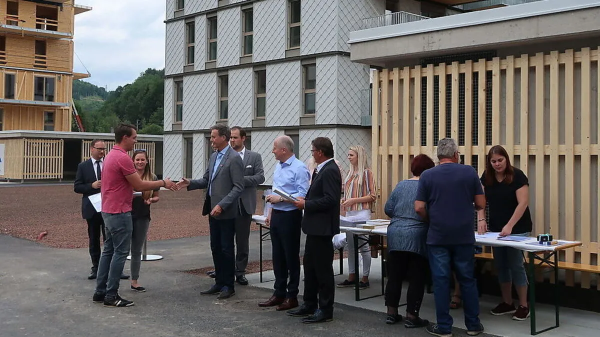 38 Mal händigten die Ehrengäste gestern die Schlüssel aus