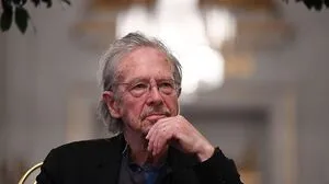 Peter Handke bei der Pressekonferenz in Stockholm