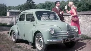 Der Renault 4CV hat trotz Heckmotors einen angedeuteten Kühlergrill