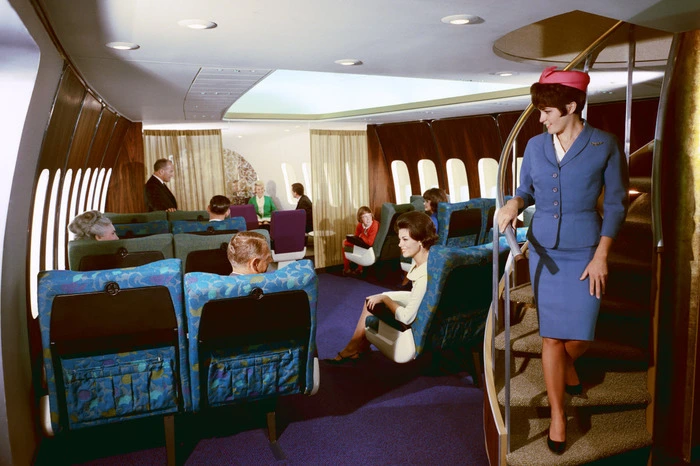 Die Boeing 747 transportierte bis zu 500 Passagiere und setzte bereits früh auf einen Luxusbereich - mit Wendeltreppe.