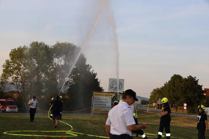 Von den 22 teilnehmenden Gruppen wurden nicht nur feuerwehrtechnisches Wissen und Kondition verlangt, sondern auch der Wille, die Zuschauer mit Showeffekten zu begeistern