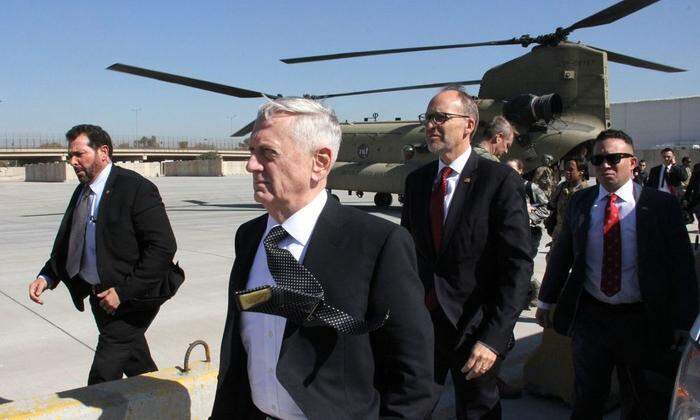 James Mattis (Bildmitte), Trumps Mann für das Militär