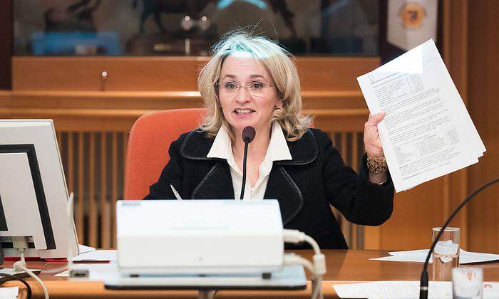 Bürgermeisterin Elisabeth Blanik drückte den Antrag der SPÖ mit Grün und LSL durch, für einen Prozess, den  ÖVPler als Todesstoß für den Hochstein bezeichnen