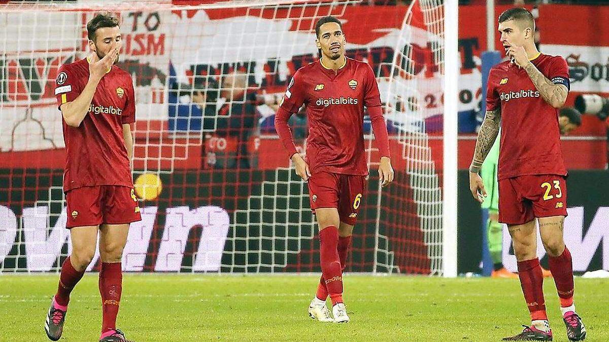 Hängende Köpfe bei den Roma-Spielern nach dem 0:1 in Salzburg