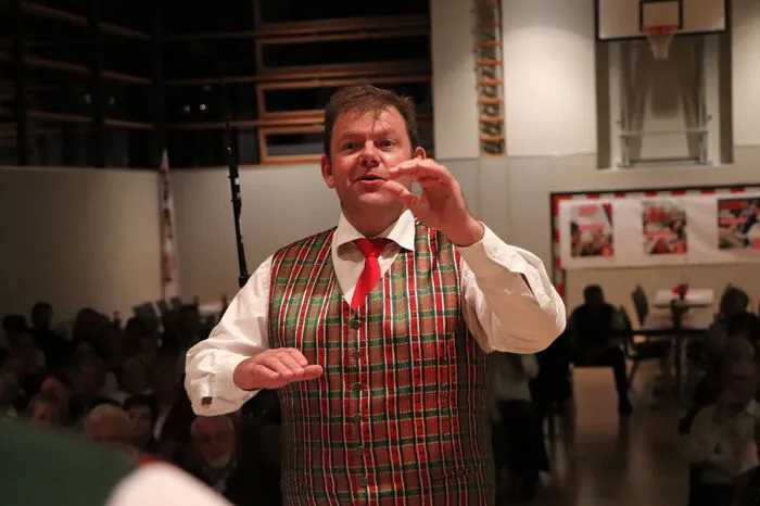 Der neue Chorleiter Robert Gebhard von der "Sängerrunde Tauchendorf".