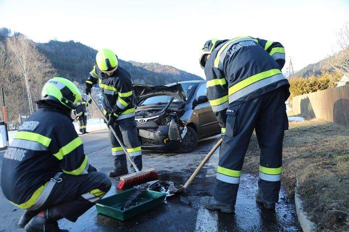 Eine Person wurde bei dem Unfall unbestimmten Grades verletzt