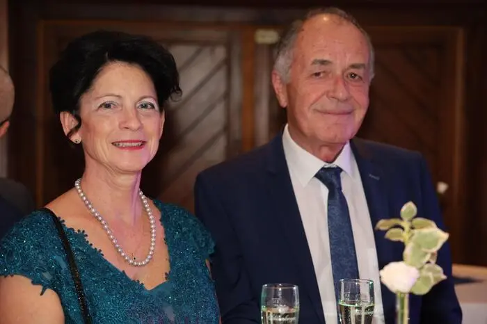 Unter den vielen Gästen konnte Kratochwill den Landtagsabgeordneten Herbert Kober, Bürgermeister Josef Ober, Finanzreferentin Sonja Skalnik, Stadtrat Markus Billek, den Alleinunterhalter Erich Rath, bekannt als der steirische Mandy, und die Obfrau des Stadtchors Emmi Posch begrüßen.