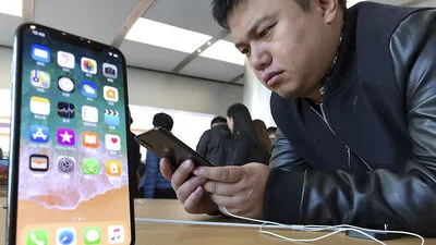 Die Aussparung für die Sensoren stört die chinesischen Kunden