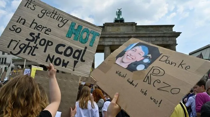 Der Fall Rezo polarisiert und fordert die Polit-Kommunikation heraus.