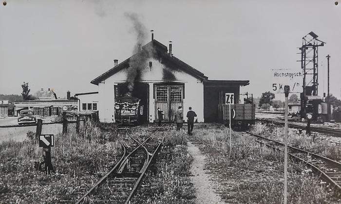 Der „Vike“ bei seiner letzten Ausfahrt aus dem Heizhaus. 1971 wurde auch der Güterverkehr zwischen Kühnsdorf und Bad Eisenkappel eingestellt